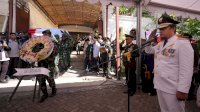Gubernur Andi Sudirman Sulaiman Inspektur Upacara Persemayaman Jenazah Mayjen TNI (Purn) HM Amin Syam
