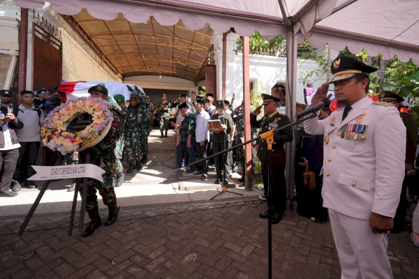 Gubernur Andi Sudirman Sulaiman Inspektur Upacara Persemayaman Jenazah Mayjen TNI (Purn) HM Amin Syam