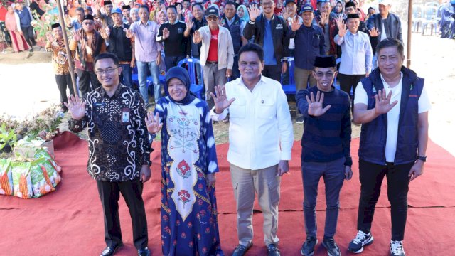 BKKBN Sulsel Bersama Komisi IX DPR RI Edukasi Bahaya Stunting ke Warga Gantareng Barru