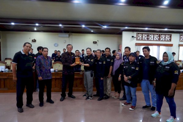 Perkuat Sinergitas, Sekretariat DPRD Sulsel Ajak Awak Media Kunjungi DPRD Bali