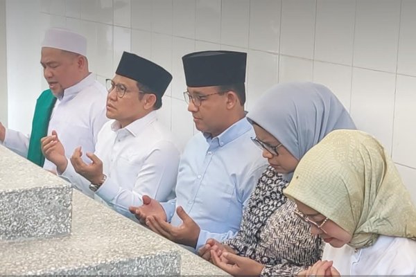 Anies-Cak Imin Ziarah ke Makam Pahlawan Nasional Pangeran Diponegoro di Makassar