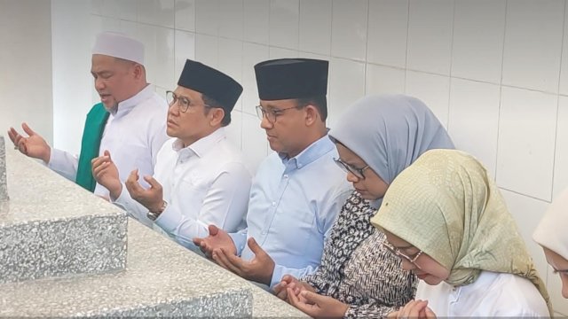 Anies-Cak Imin Ziarah ke Makam Pahlawan Nasional Pangeran Diponegoro di Makassar