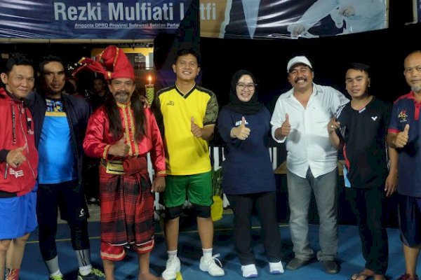 Perkuat Silaturahmi, Legislator NasDem Sulsel Rezki Lutfi Buka Turnamen Badminton DBC Cup IV