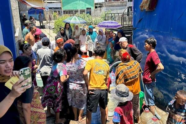 Peduli Keresahan Masyarakat, Caleg DPR RI Gerindra Salurkan Air Bersih di Makassar