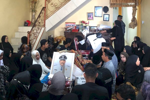 Waka DPRD Sulsel Syaharuddin Alrif Melayat di Rumah Duka Kades Sereang Sidrap