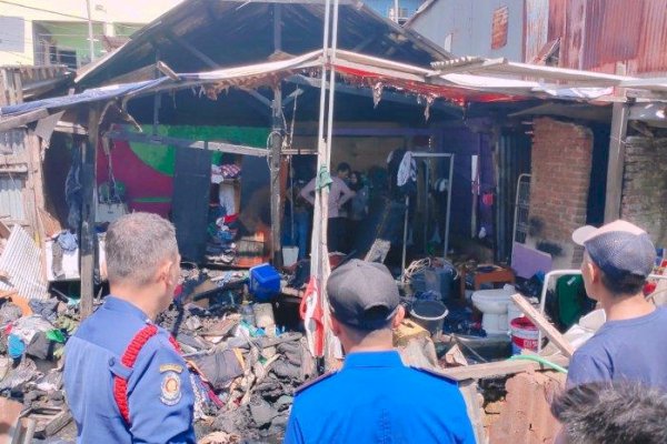 Damkar Makassar Sigap Antisipasi Kebakaran Rumah di Jl Juanda