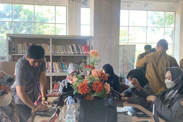 Gelar Layanan Aktivasi IKD, Dukcapil Makassar Sasar Dinas Perpustakaan