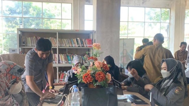 Gelar Layanan Aktivasi IKD, Dukcapil Makassar Sasar Dinas Perpustakaan