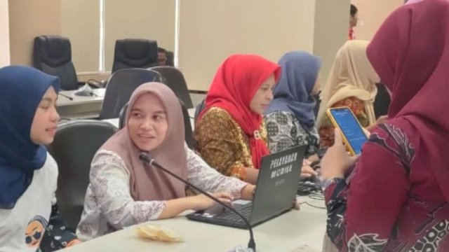 Kurangi Ketergantungan Dokumen Fisik, Dukcapil Layani Aktivasi IKD di Kantor DPRD Makassar