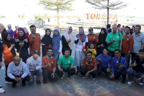 Pejabat dan Pegawai Non ASN Bapenda Makassar Senam Pagi Bersama di Anjungan Losari