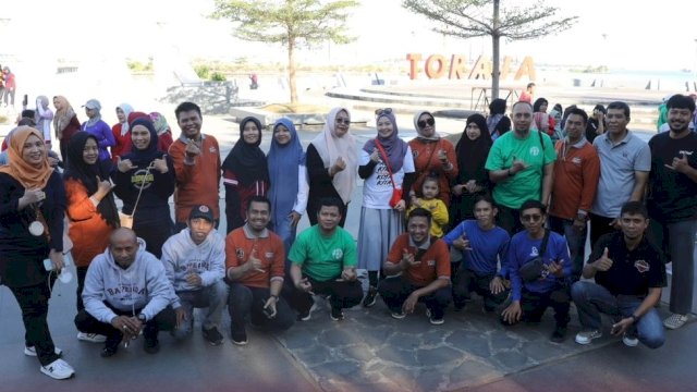 Pejabat dan Pegawai Non ASN Bapenda Makassar Senam Pagi Bersama di Anjungan Losari