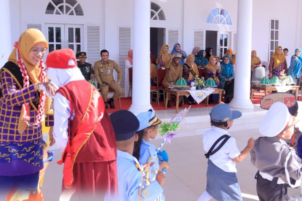 Bunda Paud Takalar dampingi Pj Bupati Lepas Karnaval dan Gerak Jalan Indah HUT ke-78 RI