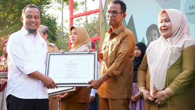 Sukses Atasi Anak Tidak Sekolah Pj Bupati Takalar raih Penghargaan Pasti Beraksi dari Gubernur