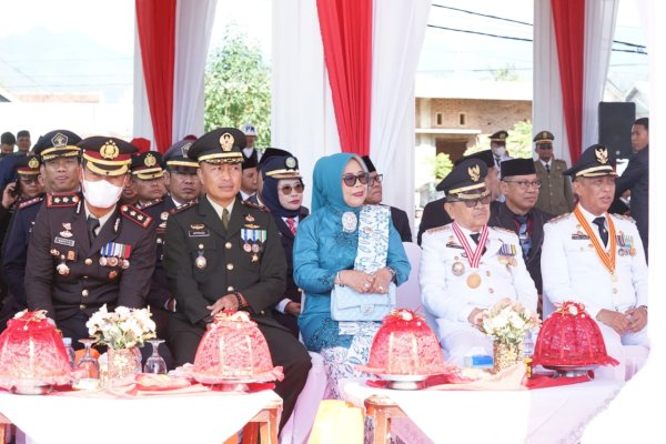 Upacara Penurunan Bendera di Palopo Berlangsung Lancar dan Hikmat  