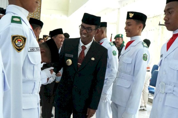 Pj Bupati Beri Bonus Liburan Paskibra Takalar ke Surabaya