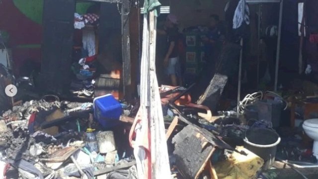 Diduga Korsleting Listrik, Satu Rumah di Makassar Ludes Dilalap Api