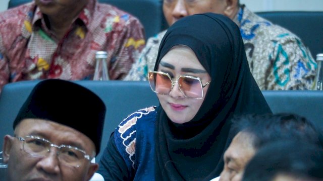 Lisda Hendrajoni.(F-INT)