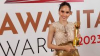 Inspirator Generasi Millenial, Cinta Laura Raih Penghargaan Nawacita Awards 2023