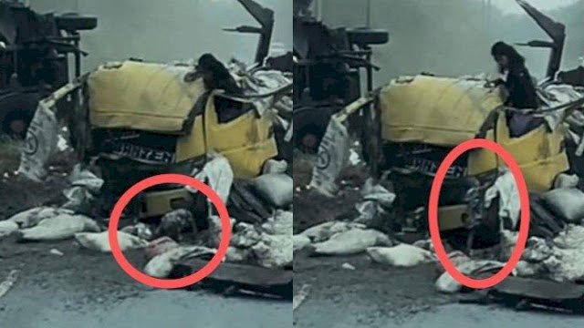 Balita Korban Laka Keluar dari Truk Ringsek.(F-INT)