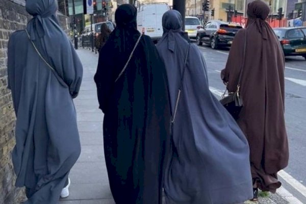 Hari Pertama Masuk Sekolah, Prancis Resmi Larang Siswa Pakai Abaya