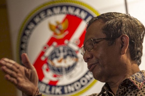 Mahfud Serahkan Hasil Kerja Tim Reformasi Hukum ke Jokowi, Ada 150 Rekomendasi