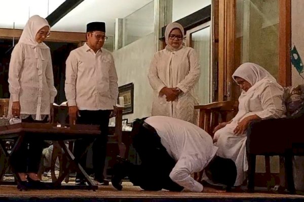 Cium Kaki Ibunda, Anies Pamit ke KPU Daftar Capres: Hari Ini Tugas Besar, Semoga Allah Ridhai