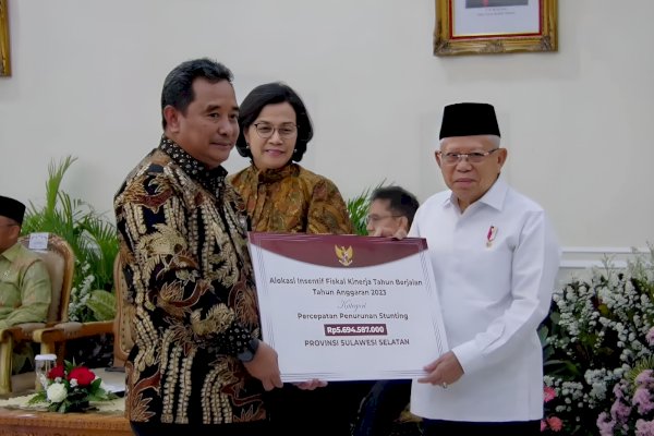 Wapres Serahkan Dana Insentif Fiskal ke Pj Gubernur Bahtiar