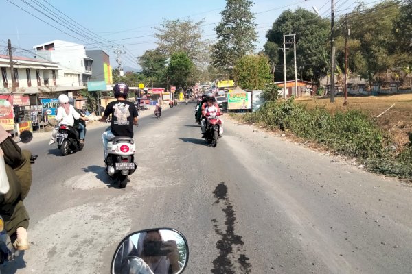 Mahasiswa UIN Alauddin Makassar Keluhkan Debu di Depan Kampus: Bikin Mata Perih-Ganggu Pernapasan