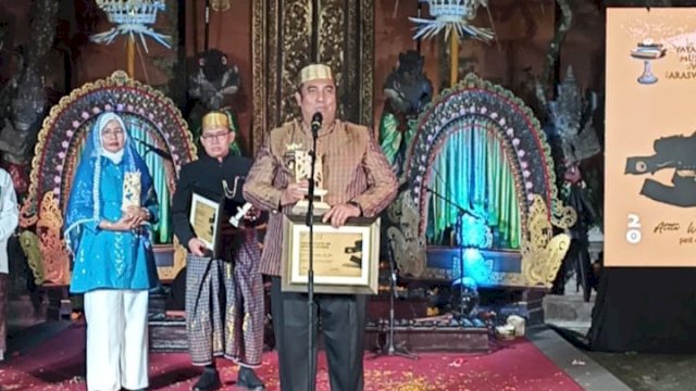 Bupati Maros Chaidir Syam Terima Penghargaan International Ubud Writers Readers Festival