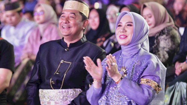 Pj Gubernur Didampingi Pj Ketua TP PKK Buka Fashion Show Perayaan HUT Sulsel Ke 354