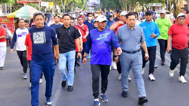 Pj Gubernur Bahtiar Jalan Sehat Bareng Pimpinan OPD Lingkup Pemprov Sulsel