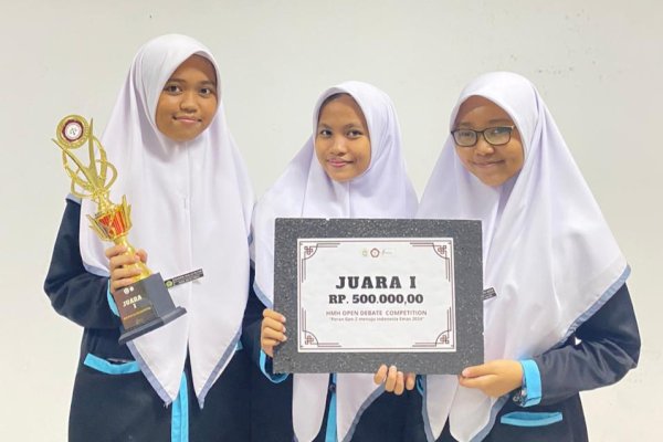 Salut! MAN 1 Polman Berhasil Sabet Juara 1 di HMH Debat Competition 2023