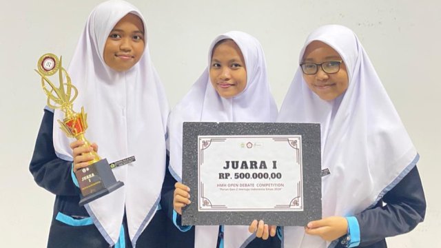 Salut! MAN 1 Polman Berhasil Sabet Juara 1 di HMH Debat Competition 2023