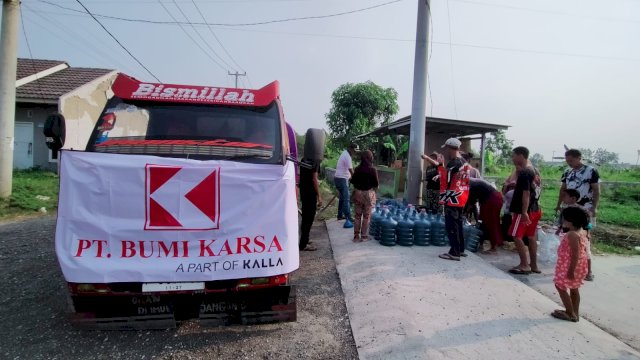 Bumi Karsa Salurkan CSR Bantuan Air Bersih Atasi Permasalahan Kekeringan