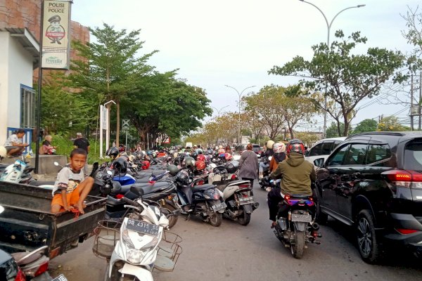 Dishub Makassar Tertibkan Parkir Liar di Depan Nipah Mall