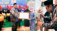 Bertindak Selaku Keynote Speaker di Festival Santri Menulis Buku IMMIM, Bupati Maros Juga Diganjar Penghargaan Sebagai Tokoh Literasi Ponpes
