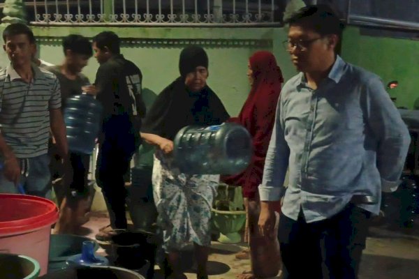 Respon Cepat Kekeringan, Pemerintah Kecamatan Biringkanaya Distribusikan Air Bersih ke Warga