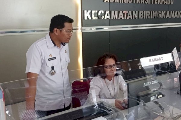Camat Benyamin Pantau Langsung Pelayanan Administrasi Terpadu Kecamatan