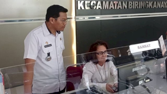 Camat Benyamin Pantau Langsung Pelayanan Administrasi Terpadu Kecamatan