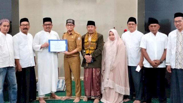 Lewat Dinas PU, Pemkot Makassar Serahkan Dana Hibah Sebesar Rp50 Juta untuk Masjid Al-Ikhlas Bitowa