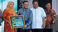 Danny Pomanto Terima Penghargaan Kepala Daerah Peduli Digitalisasi Penyiaran KPID Award 2023