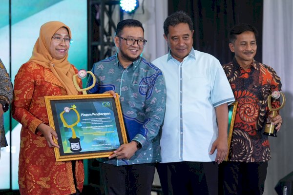 Danny Pomanto Terima Penghargaan Kepala Daerah Peduli Digitalisasi Penyiaran KPID Award 2023