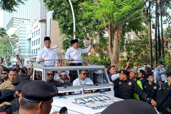 Anies-Cak Imin Diantar Land Rover ke KPU