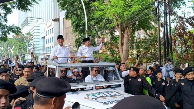 Anies-Cak Imin Diantar Land Rover ke KPU.(F-INT)