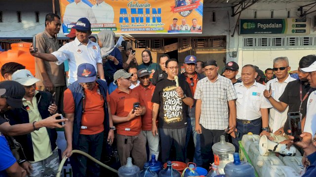 Capres Anies Baswedan Kunjugi Warga Buloa Tallo yang Terdampak Kekeringan.