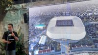 Dihadapan Suporter PSM, Anies Tunjukkan Desain Mattoanging Internasional Stadium