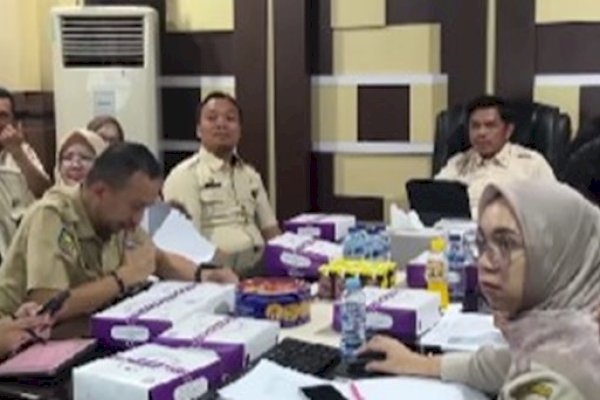 Firman Pagarra Pimpin Rapat Evaluasi Pendapatan dan Belanja Bapenda Makassar