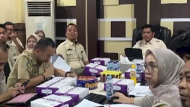 Firman Pagarra Pimpin Rapat Evaluasi Pendapatan dan Belanja Bapenda Makassar