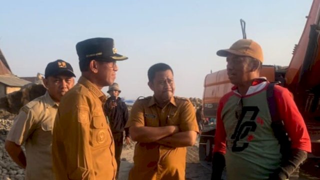 Pj Bupati Takalar Setiawan Harap Tanggul di Desa Popo Dan Kanaeng Rampung Sebelum Musim Hujan