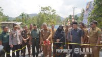 Resmikan Pengaspalan Jalan, Bupati Luwu : Tugas Kades Perbaiki Tatanan Kehidupan Masyarakat